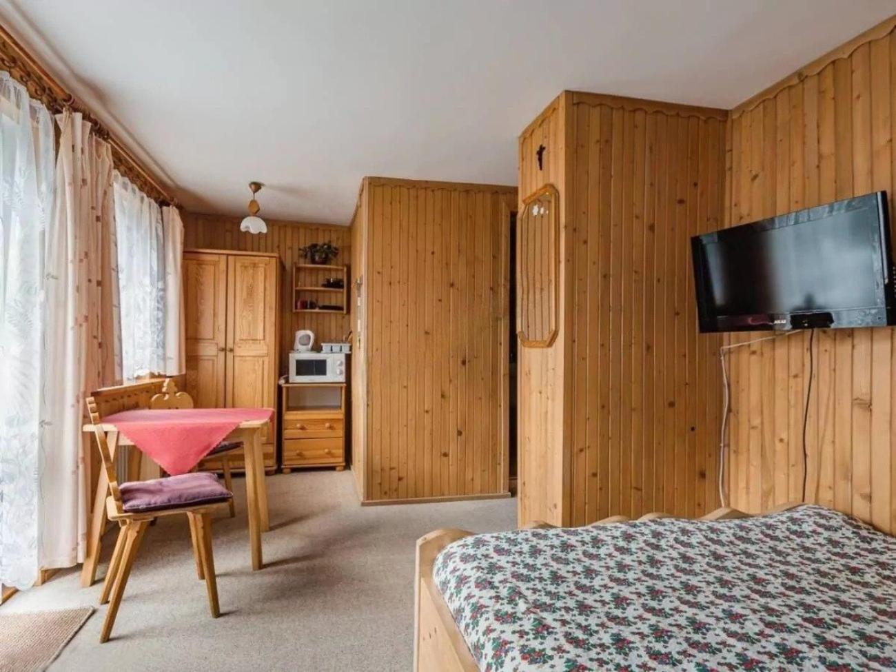 Dom Lesnik Homestay *